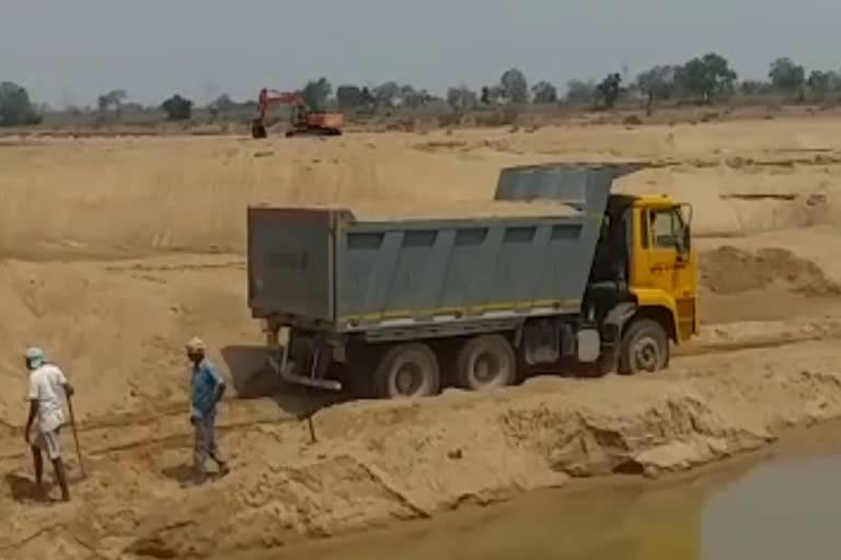 Illegal transport and excavation of sand in janjgir champa