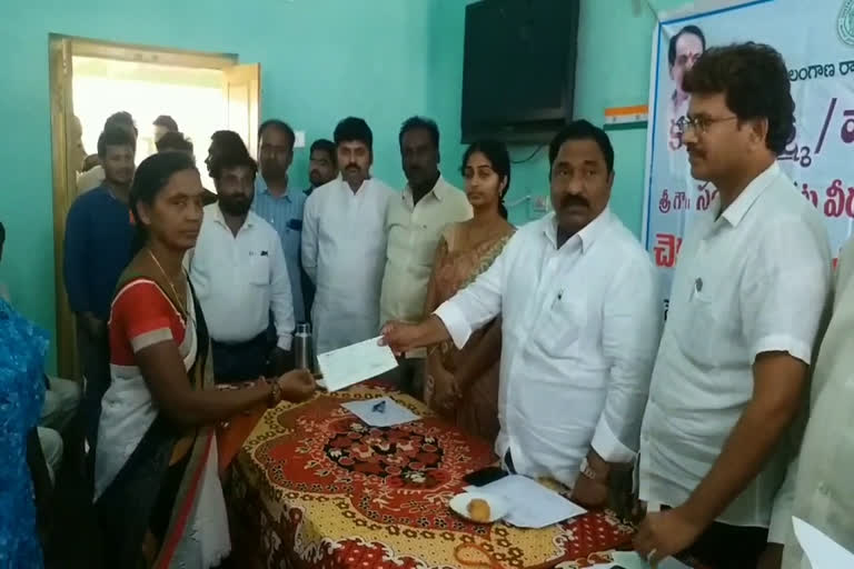 KALYANALAKSHMI cheque distribution by mla sandra venkataveeraiah