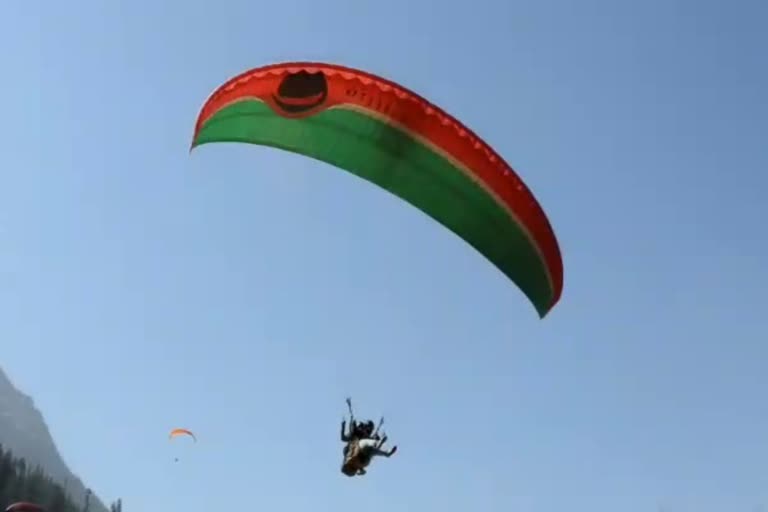 kullu paraglider pilot