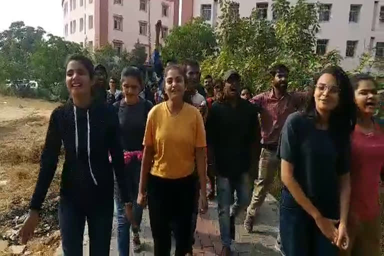 Students perform a black band at school of arts, jaipur news, जयपुर न्यूज