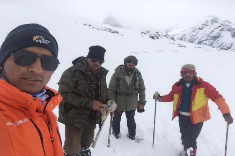 crossed Rohtang Pass on footकोसकर से पैदल रोहतांग दर्रा.