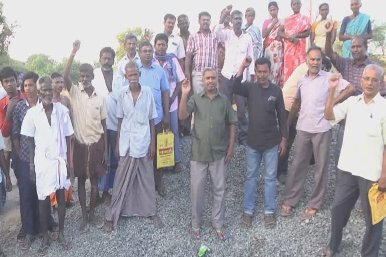 people-protested-for-railway-bridge-work-finish