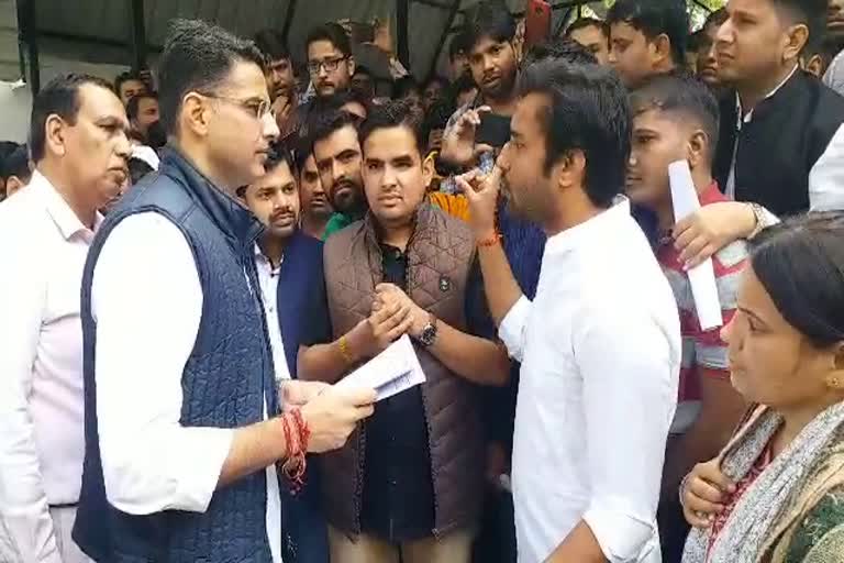 Sachin Pilot, संविदा कर्मी