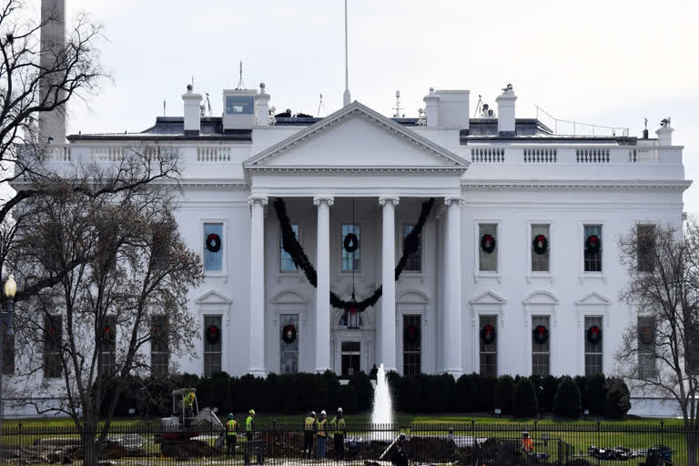 White House lockdown lifted after aircraft found out not to be 'hostile'