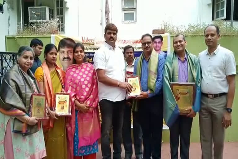 mayor gave awards to doctors in hyderabad