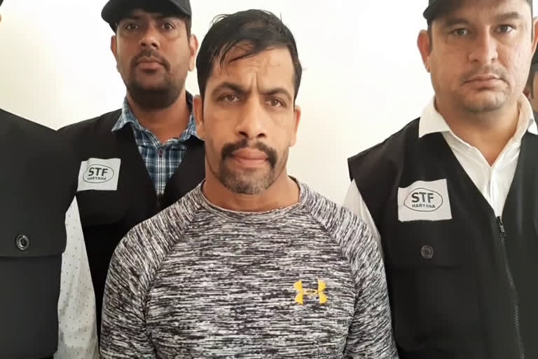 Two lakhs awarded gangster arrested by STF