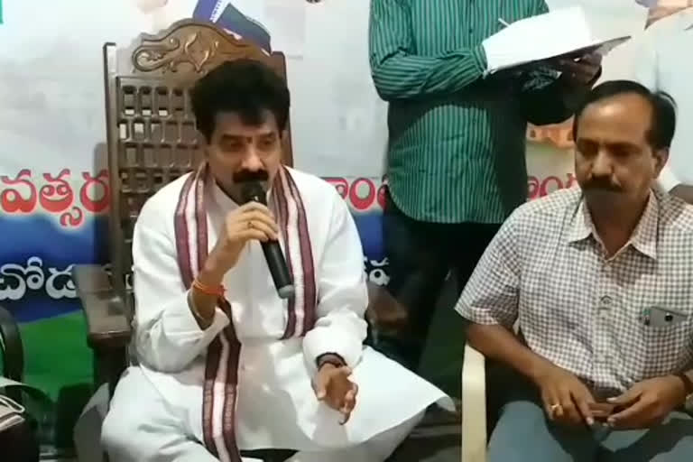 MLA karunam dharmasri on utharandhra sujala sravanthi project