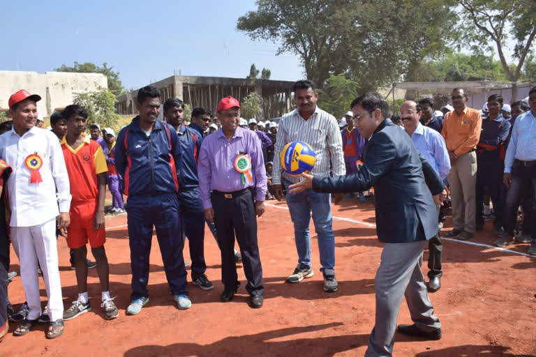 Inauguration of three-day regional sports in Hingoli