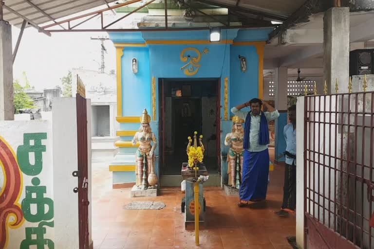 thief stolen  jewels from temple