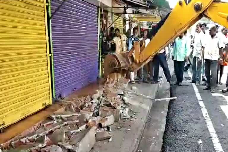 occupied area removed in pondicherry  புதுச்சேரி ஆக்கிரமிப்புளை அகற்றம்  ஆக்கிரமிப்புகள் அகற்றம்