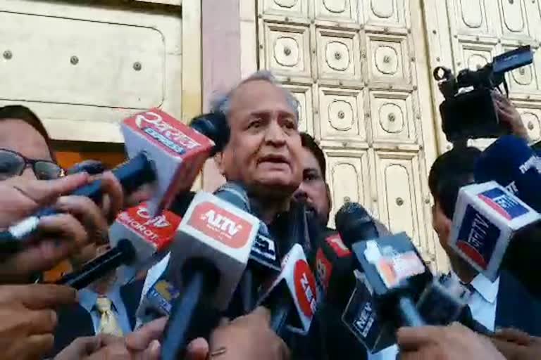 महाराष्ट्र में बीजेपी और शिवसेना का गठबंधन, CM Gehlot