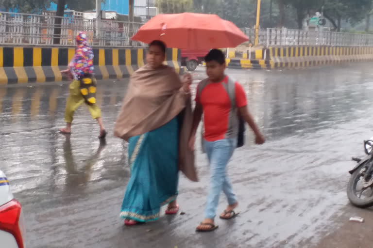 Noida: rainy rain, cool weather, AQI 100 registered