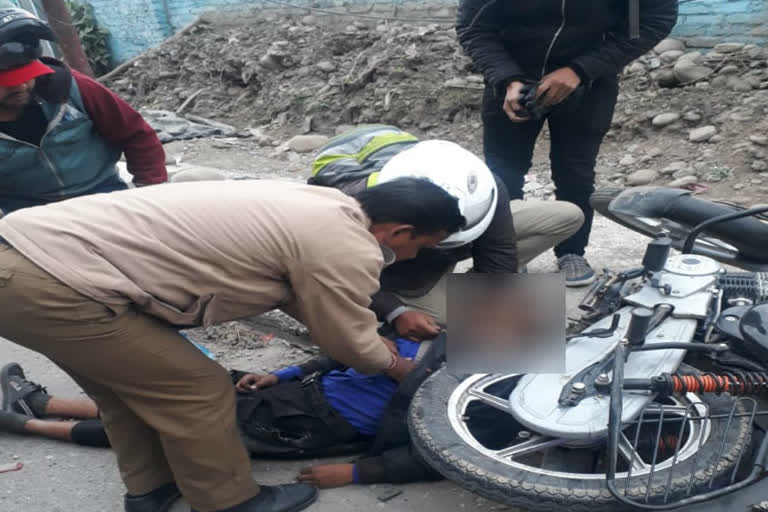 Two-wheeler driver died due to unknown vehicle collision in Rishikesh.