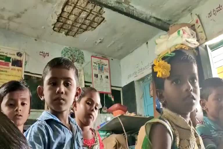 anganwadi-school-at-the-point-of-collapse-in-yadgiri