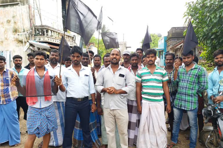 karuvepilaipalayam village people black flag protest