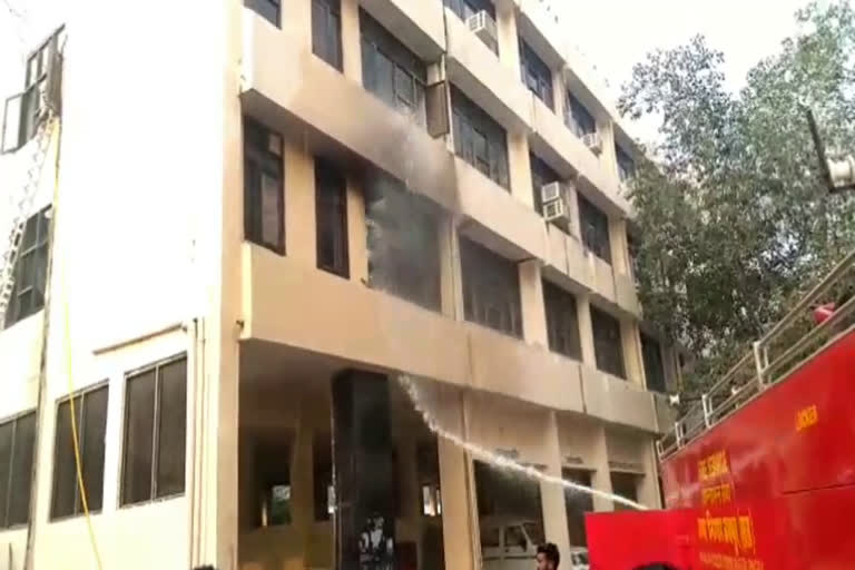 Fire in Swasthya Bhawan, स्वास्थ्य भवन में लगी आग