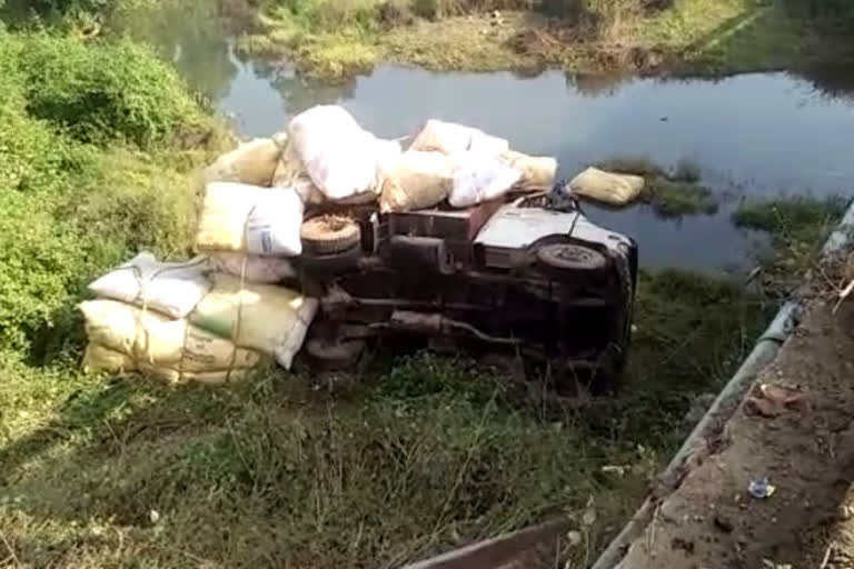 Straw truck overturns