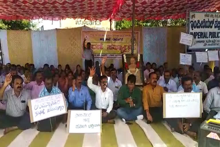 davanagere lecturers protest