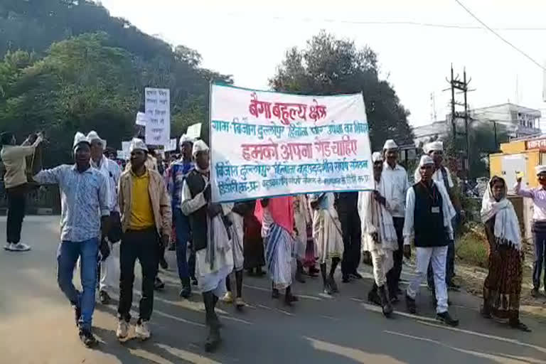 mp dindori , dindori news, Villagers protested, विरोध-प्रदर्शन , सड़क की मांग , डिंडौरी न्यूज