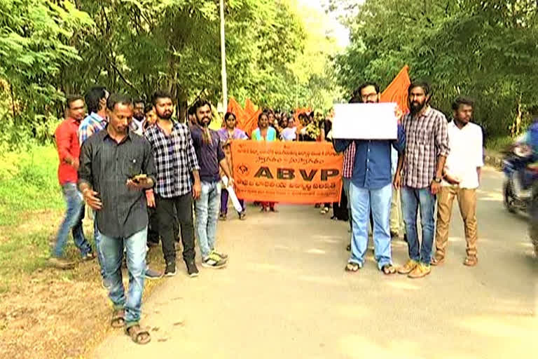 students_protest_for_exams_at_kaktiya_universitry