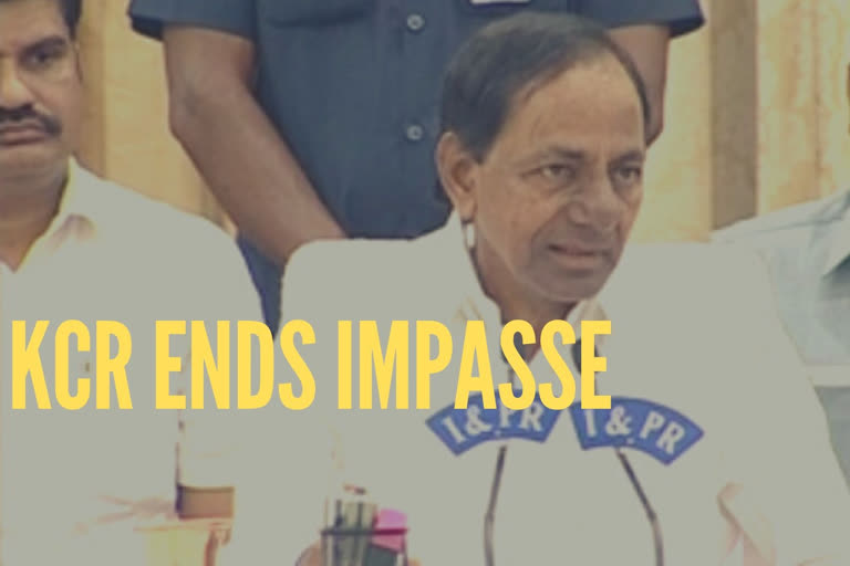 KCR welcomes back striking RTC workers; ends impasse