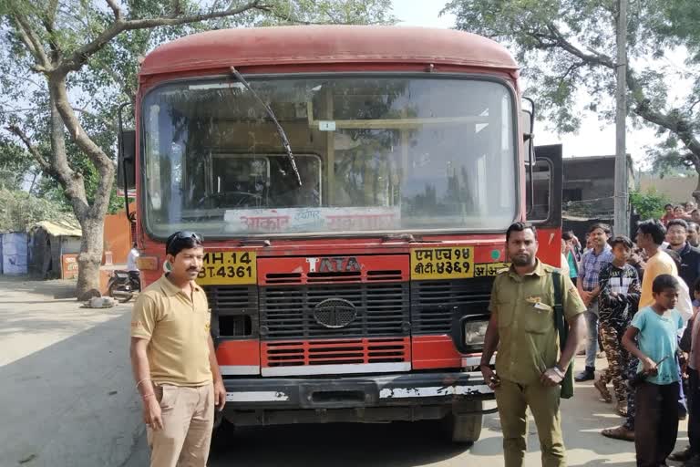 pregnant-woman-was-delivered-in-st-bus-in-amravati