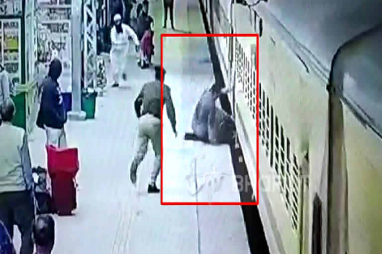 Police saved lives of people falling while boarding a moving train in delhi