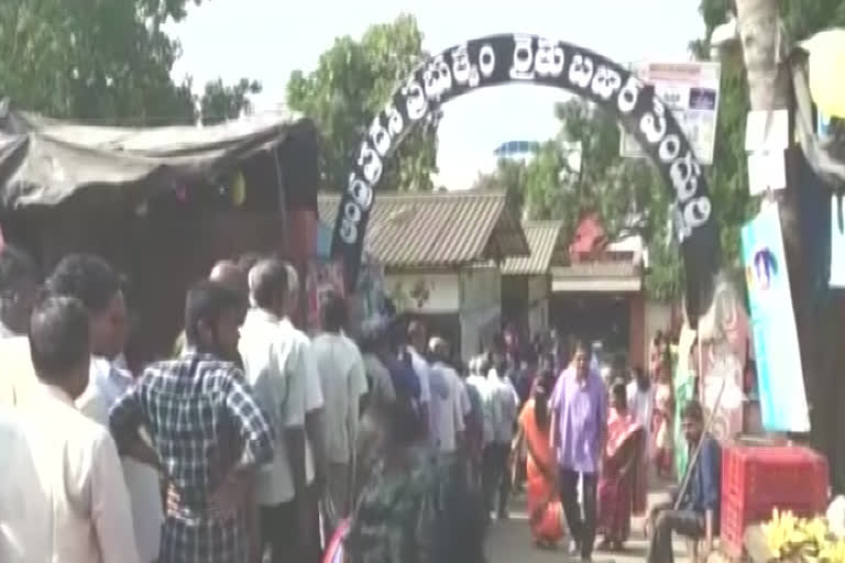 people are waitting in a que for onions in a pendurthi raithu bazar visakhapatnam