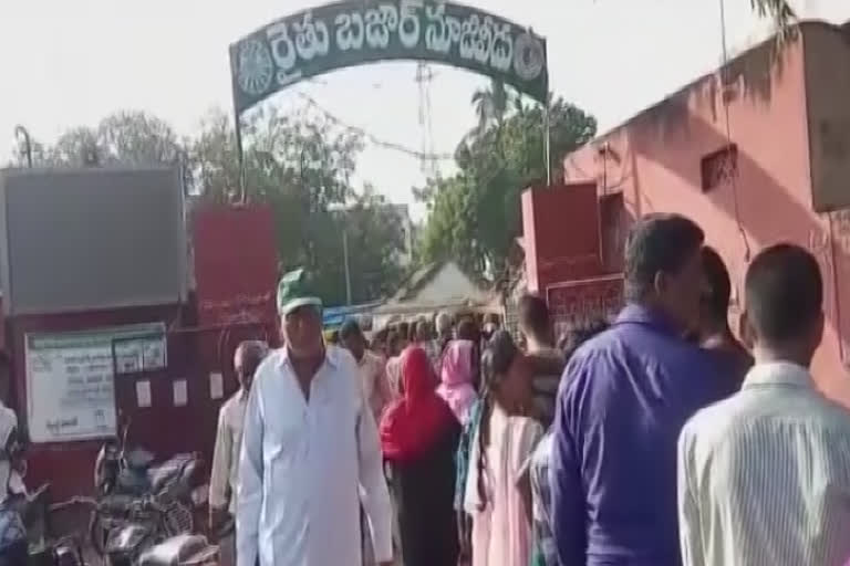 people waitting for onions in a que at nuziveedu raithu bazar, krishna distric