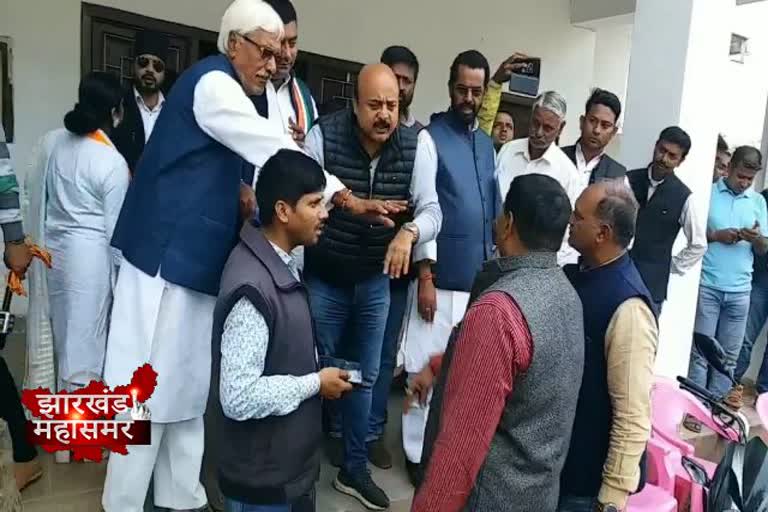 Hazaribag Congress Office, Jharkhand Assembly Elections 2019, Umang Singhar, Ruckus in Congress Office, हजारीबाग कांग्रेस कार्यालय, झारखंड विधानसभा चुनाव 2019, उमंग सिंघार, कांग्रेस ऑफिस में हंगामा