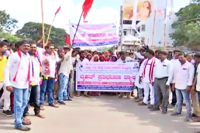 akila-karnataka-banjara-seva-sangha-protest-in-front-of-dc-office-in-ballari