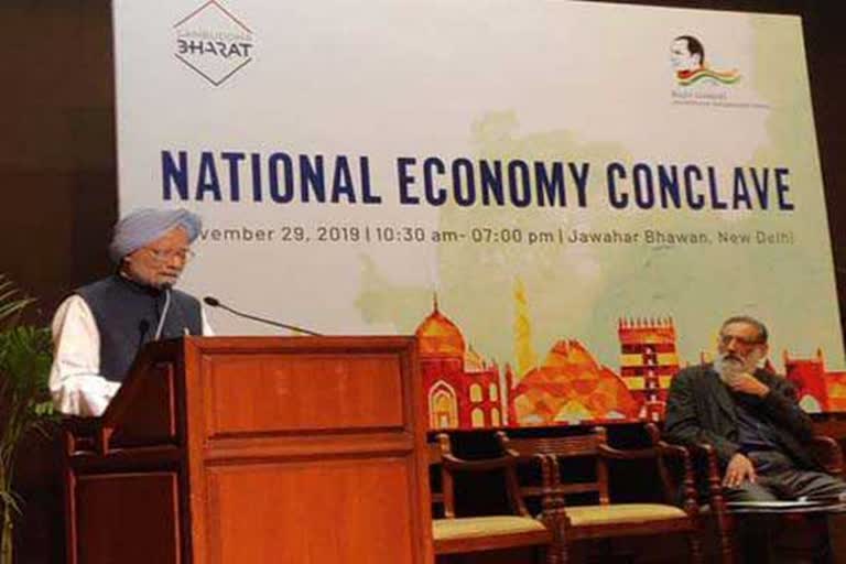 Everyone suspects BJP's economic policies: Manmohan Singh