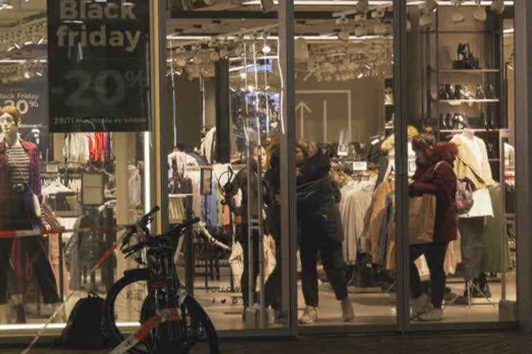 Three minors stabbed in The Hague shopping street in netharlands on black friday sale