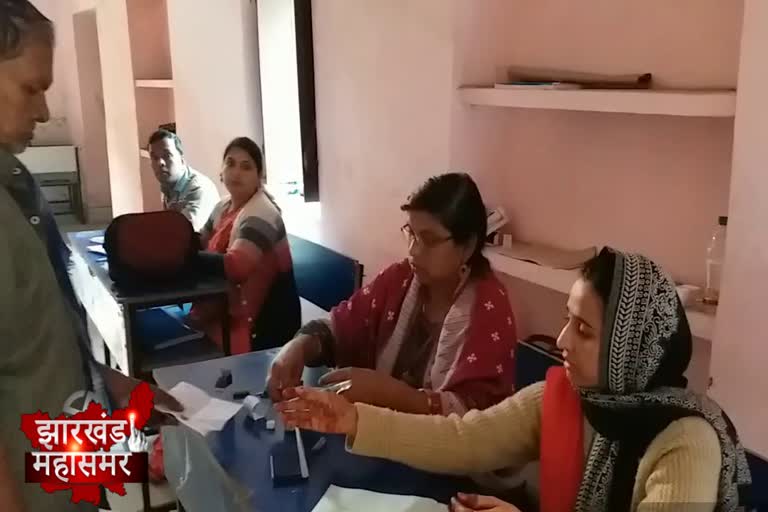 Women handling polling stations in Garhwa