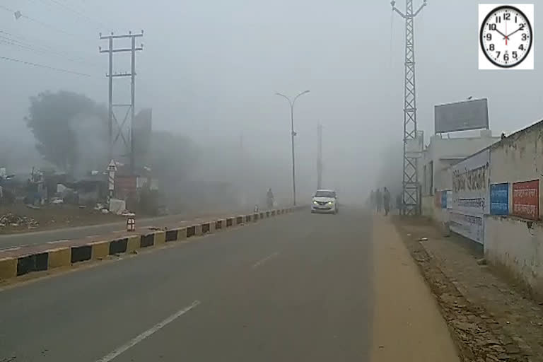 Fog in Churu, Winter in Churu, Effect of cold in Churu, चूरू में सर्दी का असर, चूरू में कोहरा