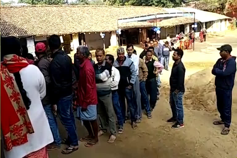 Jharkhand election latest news  Polling for first phase begins in Jharkhand news  ജാര്‍ഖണ്ഡ് നിയമസഭാ തെരഞ്ഞെടുപ്പ് വാര്‍ത്തകള്‍  ജാര്‍ഖണ്ഡ് തെരഞ്ഞെടുപ്പ്