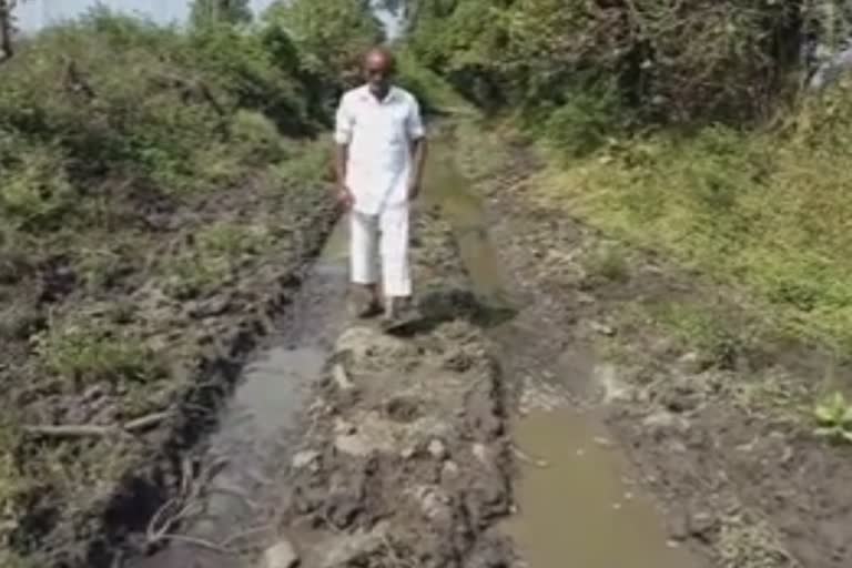 poor-roads-in-washim