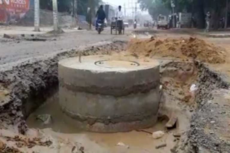 road broken in bhiwani