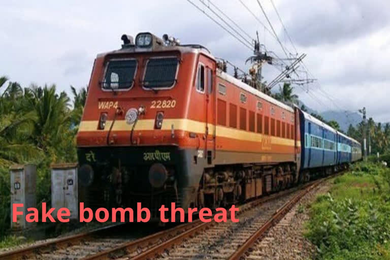 Bomb threat in train