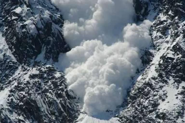 Two army jawans killed in avalanche