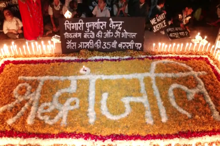 Tribute paid to the dead of Bhopal gas scandal anniversary