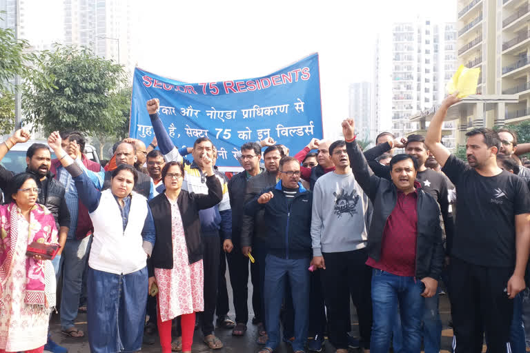 Byers protested against builders for development work in noida