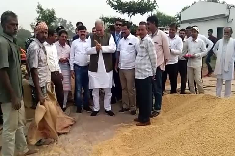 Chief Minister Bhupesh Baghel inspects paddy procurement centers in durg