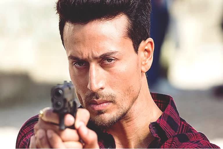 Tiger Shroff recreates Keanu Reeves iconic action scene The Matrix in his baaghi