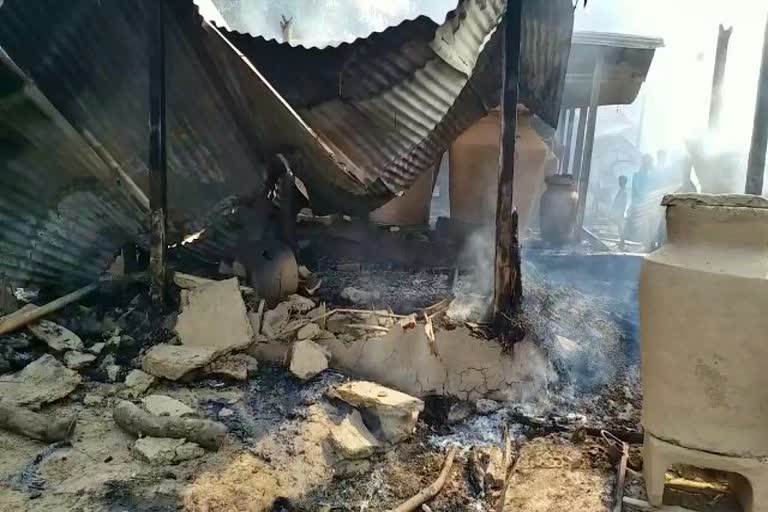 Dozens of houses burnt to ashes due to fire in Sahibganj