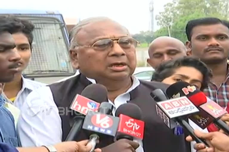 congress leader vh spoke on shamshabad incident