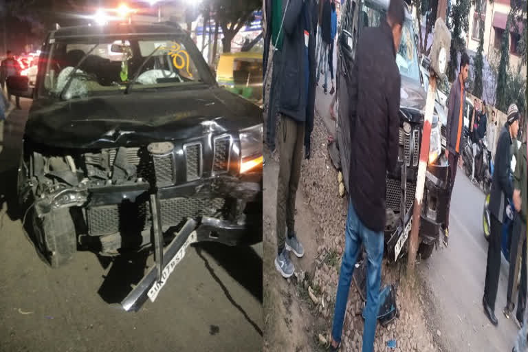 car-driver-collides-with-two-wheelers-in-dehradun