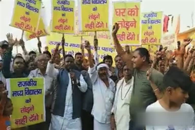 people protested against government in patna