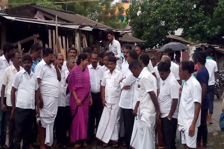 kanimozhi inspection on flood place at thoothukudi