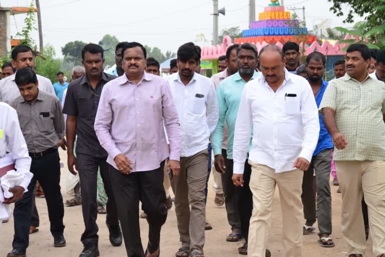 collector venkatramreddy visit in chinthamadaka village